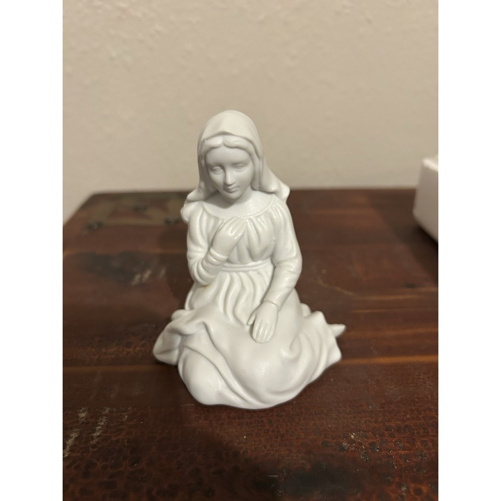Vintage Avon Nativity Collectable's "Holy Family" Porcelain Figurines- Christmas - Picture 10 of 16